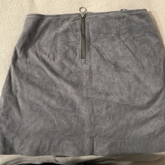 Blank NYC A-Line Mini Grey suede - Picture 2 of 2